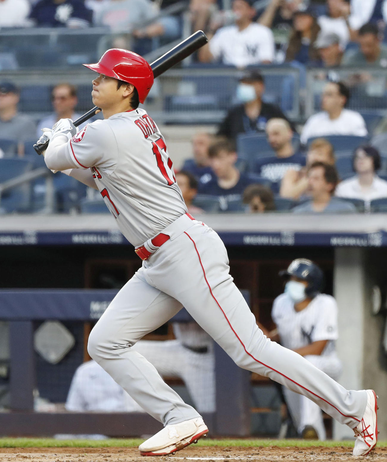 ヤンキース戦の3回、3試合連続となる27号本塁打を放つエンゼルス大谷（共同）