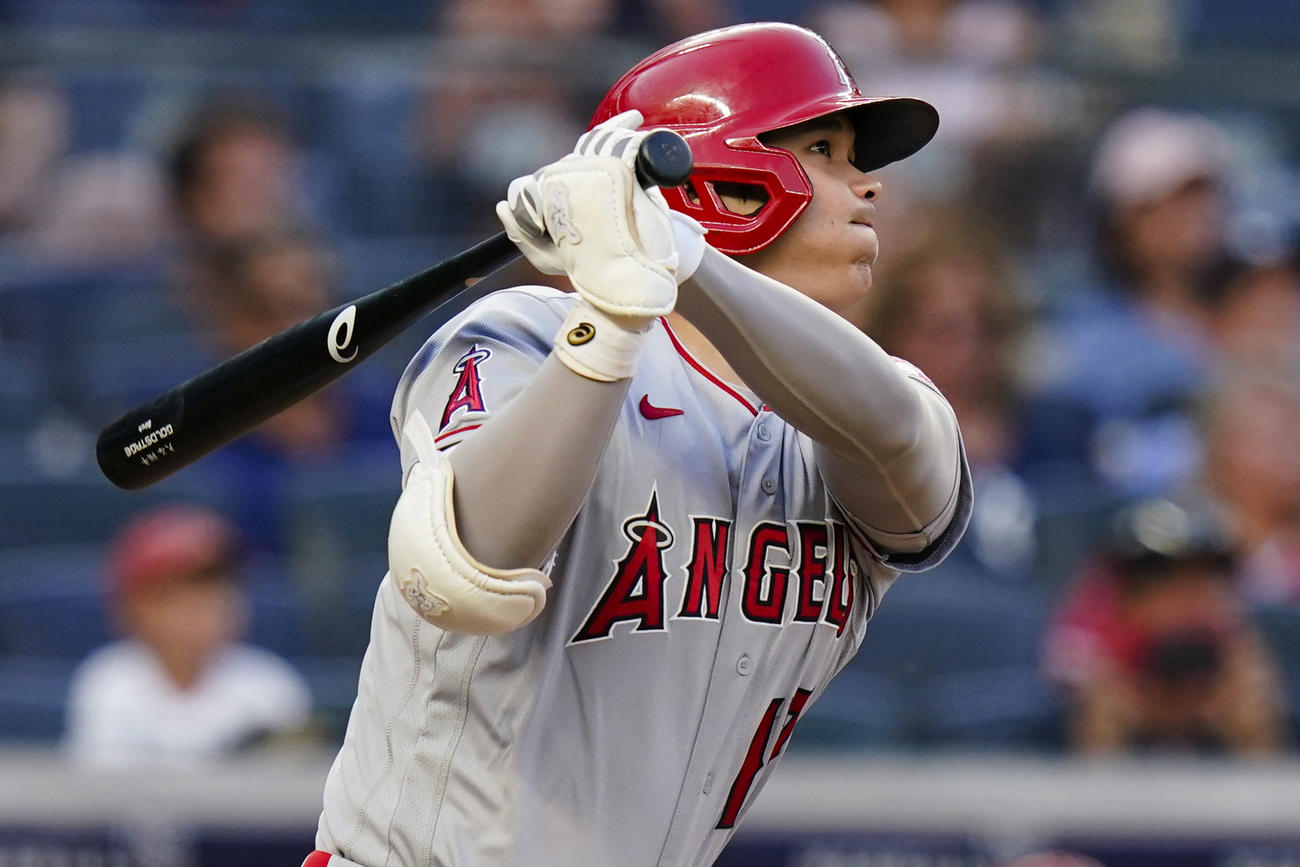 3回、27号を放つ大谷（AP）