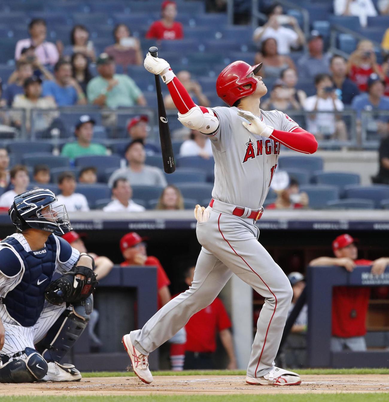 ヤンキース戦の1回、中飛に倒れるエンゼルス大谷（共同）