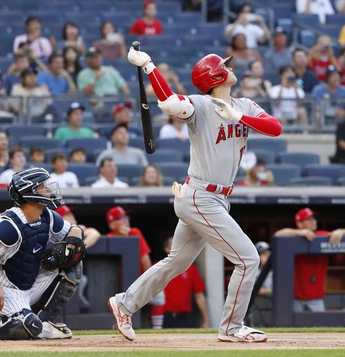 ヤンキース戦の1回、中飛に倒れるエンゼルス大谷（共同）
