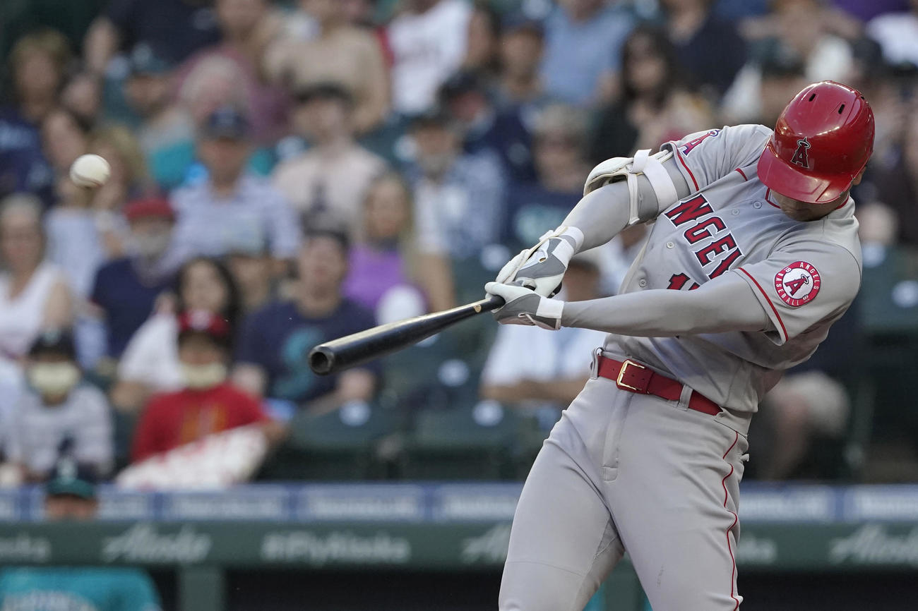 3回、33号を放つ大谷（AP）