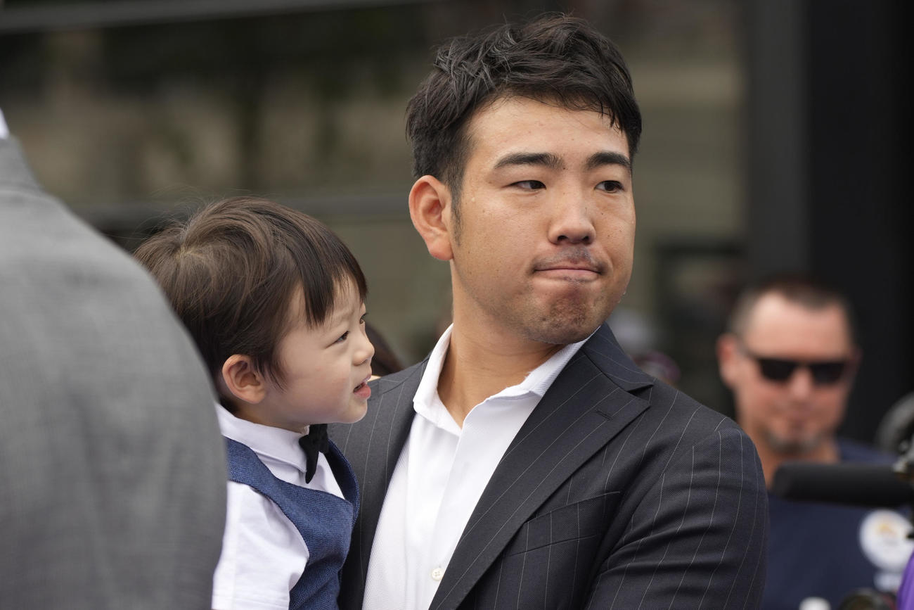 「レッドカーペットショー」に参加したマリナーズ菊池雄星（AP） 