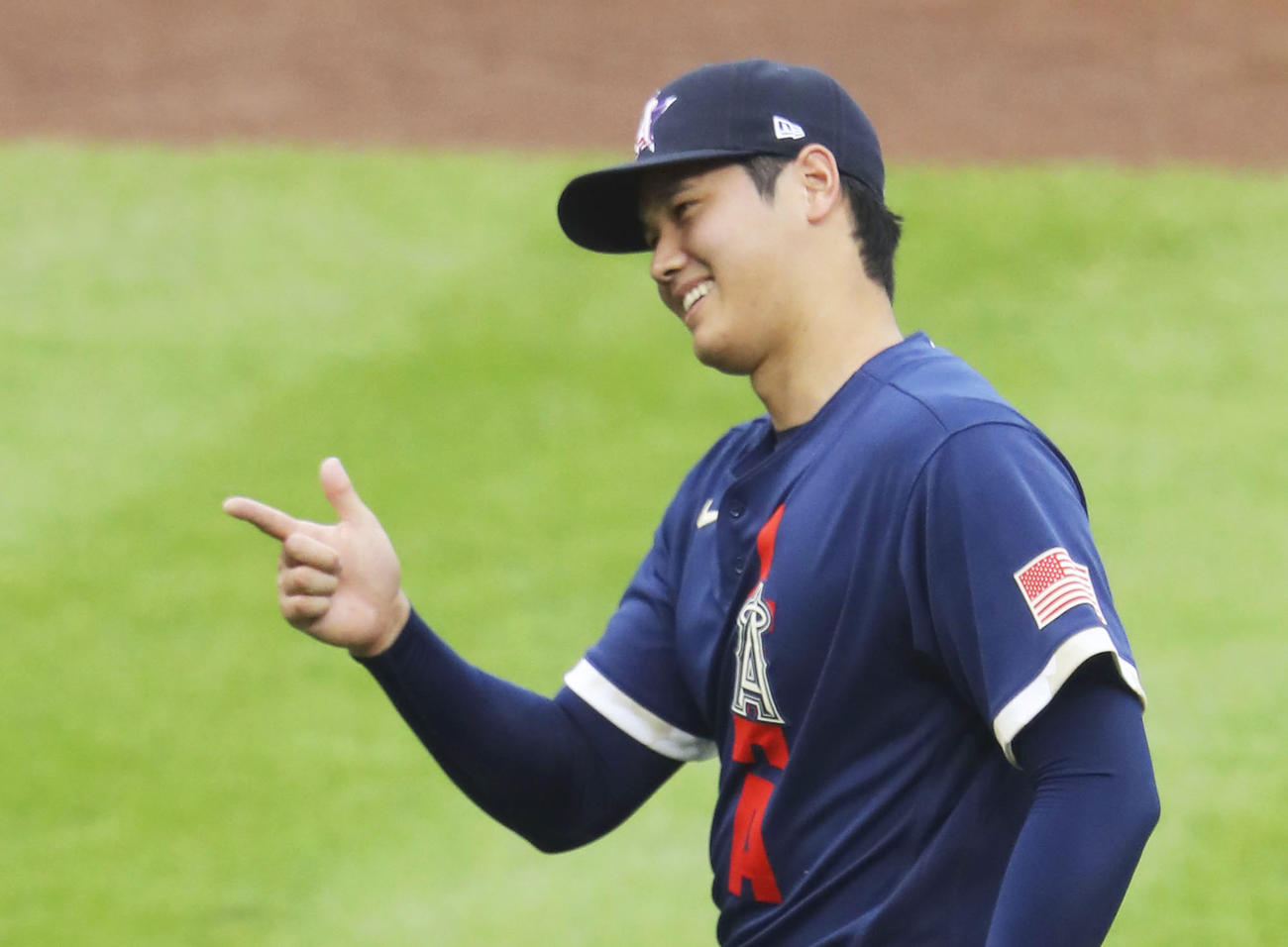 オールスター戦の1回を投げ終え、ポーズをとるエンゼルス大谷（共同）