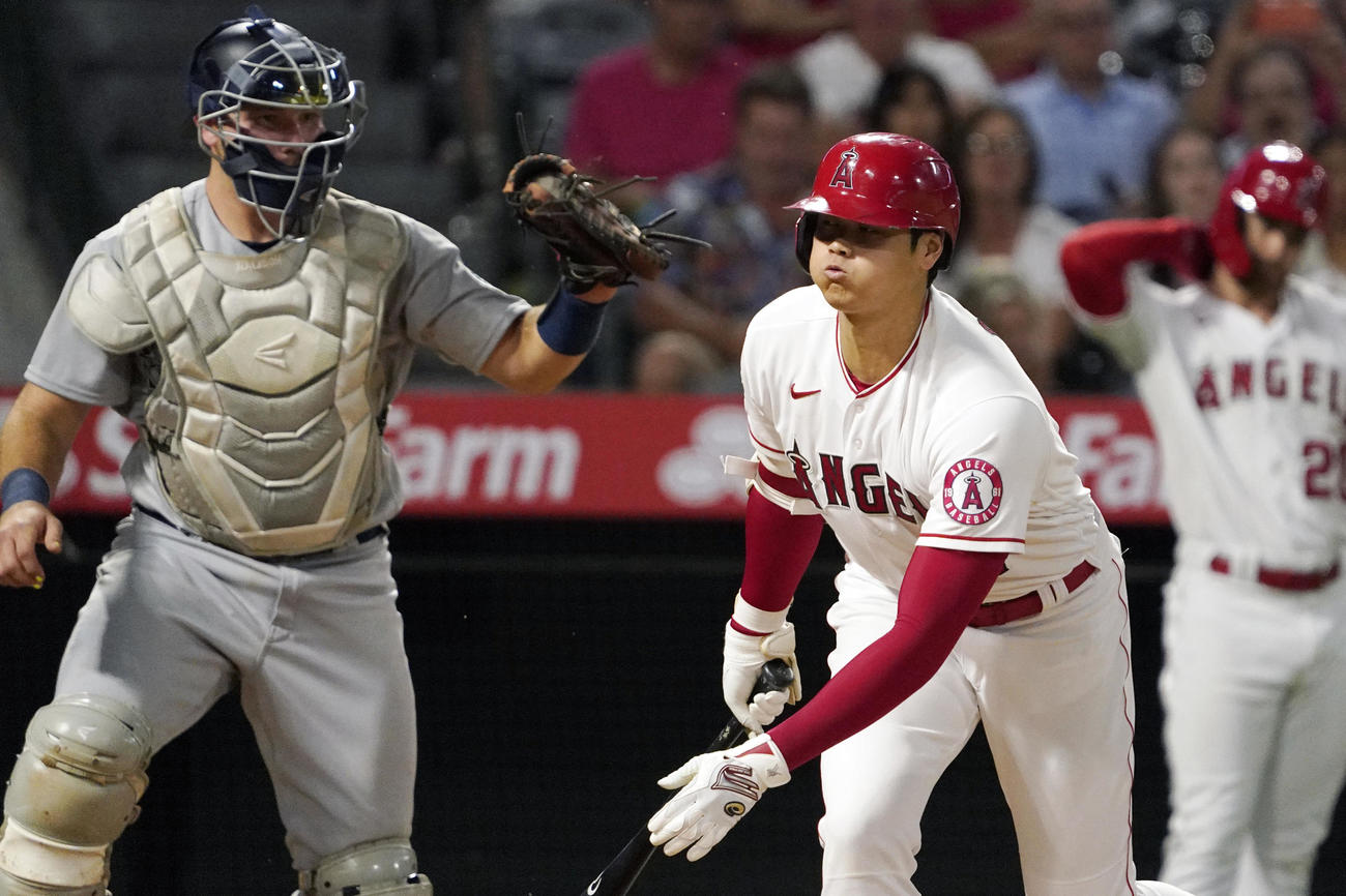 6回、三振に倒れた大谷（AP）