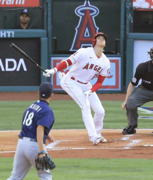 マリナーズ戦の1回、先発菊池と対戦し、遊飛に倒れたエンゼルス・大谷＝アナハイム（共同）