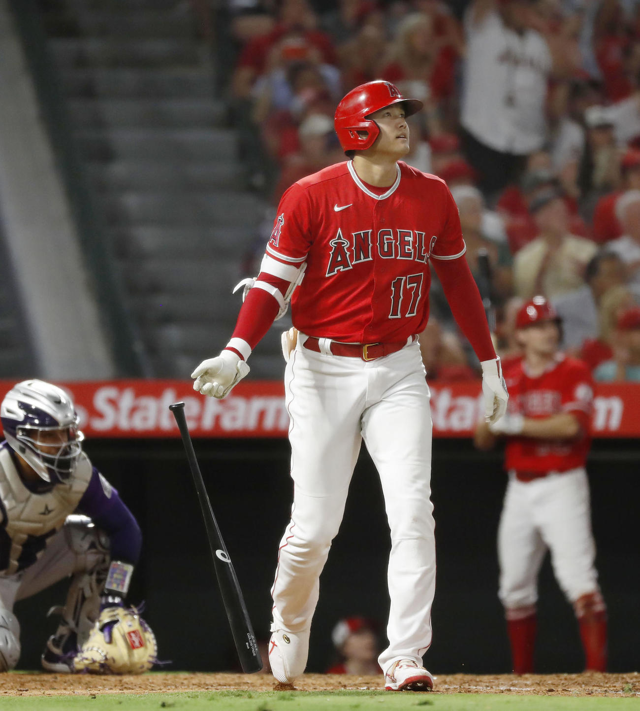 ロッキーズ戦の5回、36号2ランを放つエンゼルス大谷（共同）