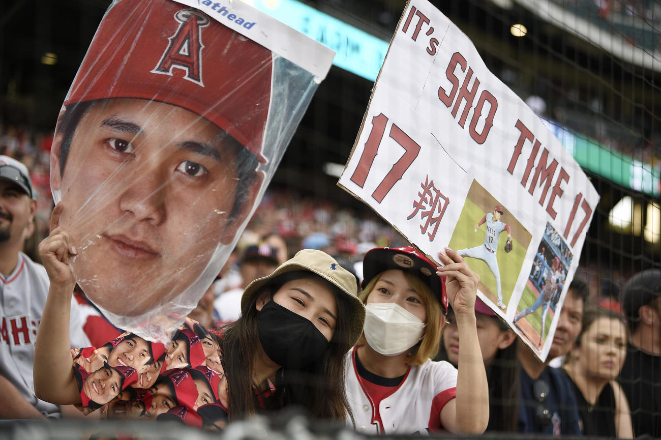 スタンドの大谷ファン（ロイター）