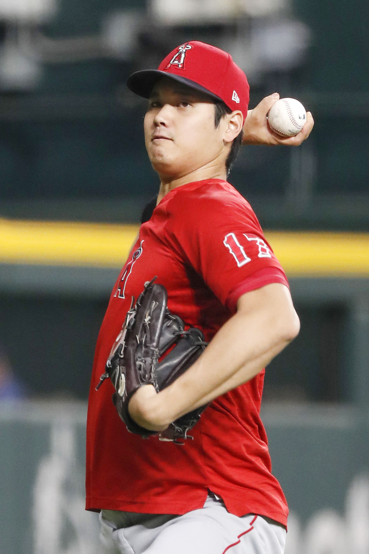 試合前、キャッチボールするエンゼルス・大谷＝アーリントン（共同）