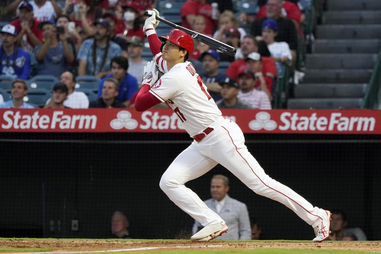 3回、38号2ランを放つ大谷（AP）