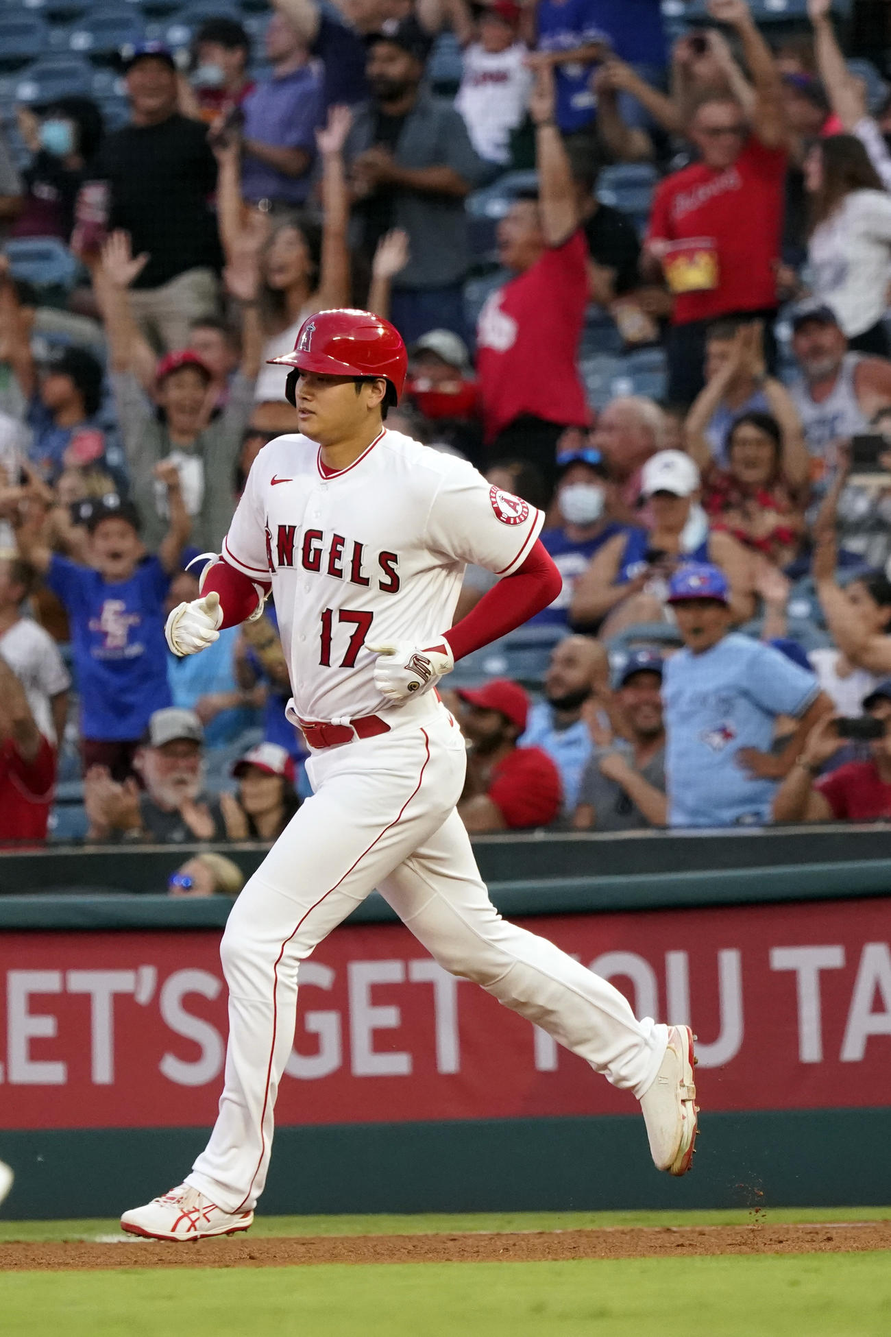 3回、38号2ランを放った大谷（AP）