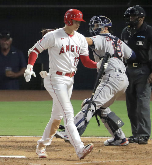 アストロズ戦の5回、空振り三振に倒れたエンゼルス・大谷＝アナハイム（共同）
