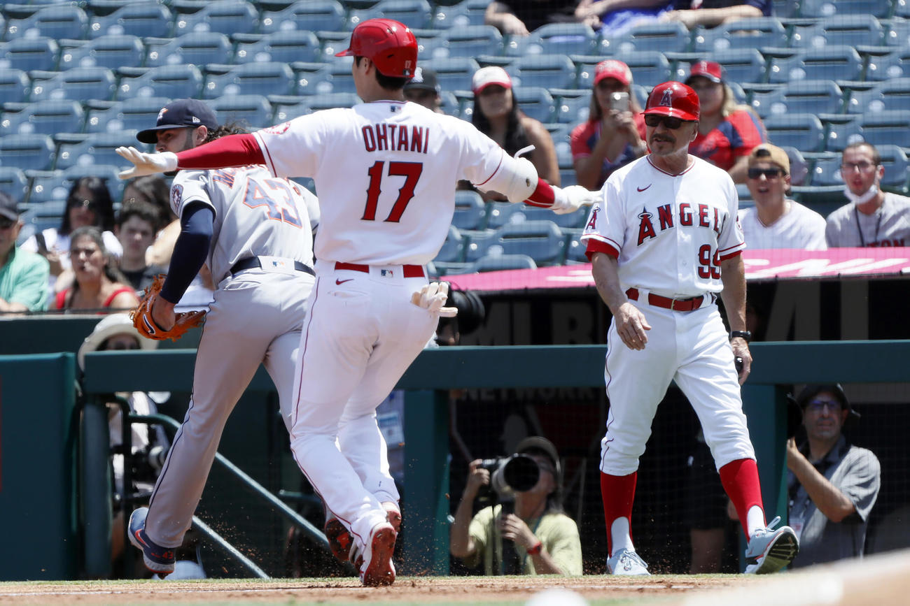 1回、一塁内野安打の大谷（AP）