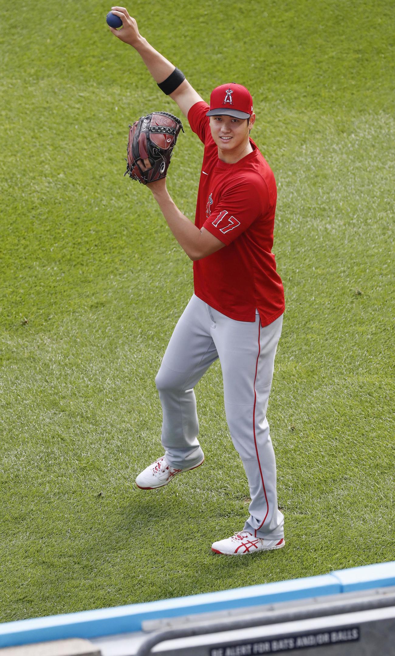 試合前、調整するエンゼルス・大谷＝ニューヨーク（共同）