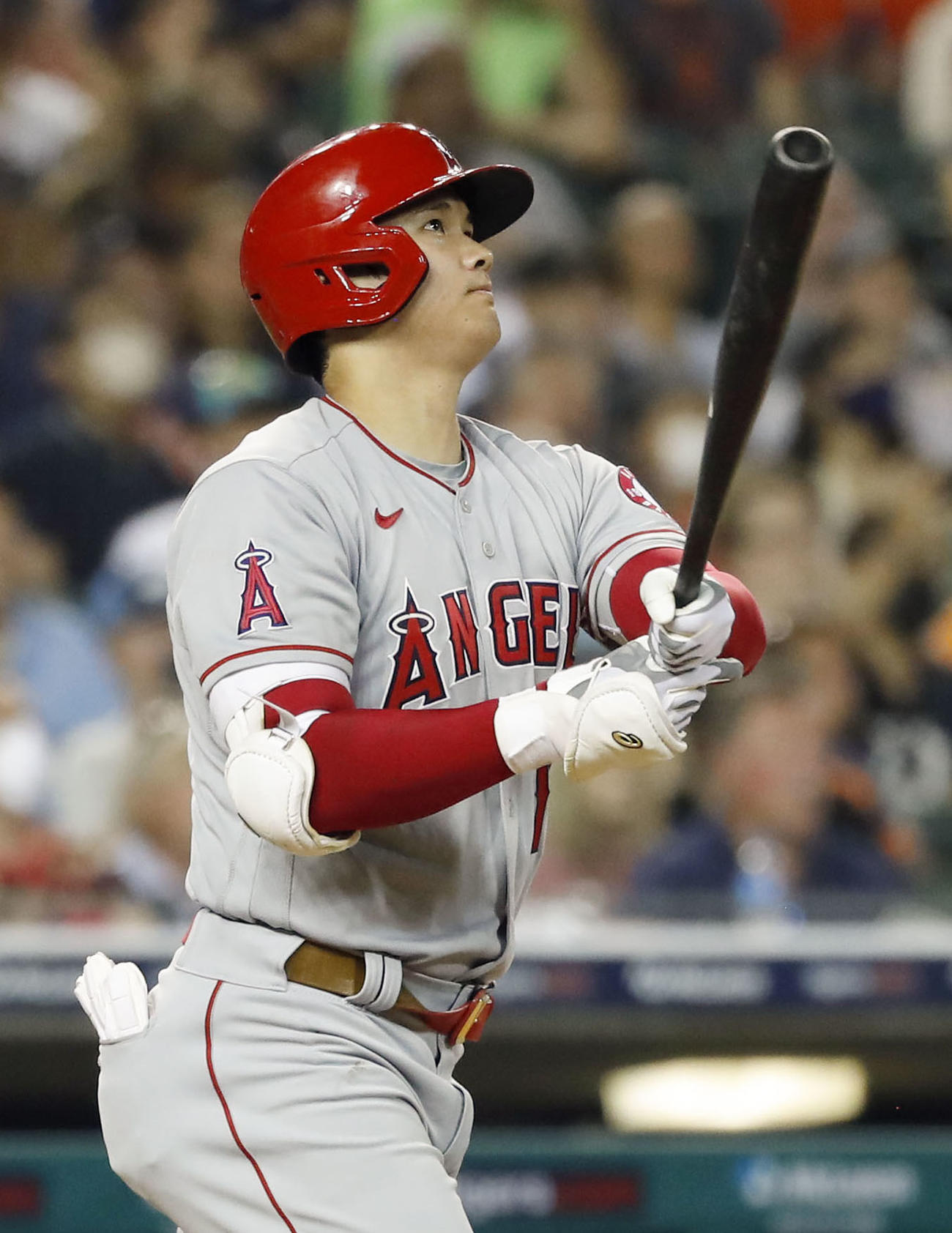 タイガース戦の8回、40号本塁打を放つエンゼルス・大谷＝デトロイト（共同）