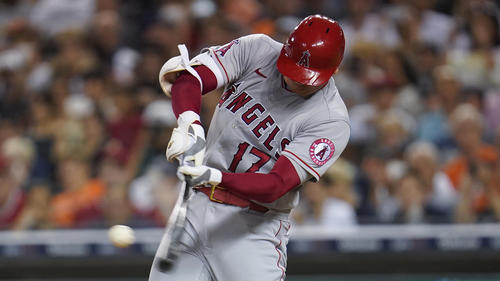 8回、40号を放つ大谷（AP）