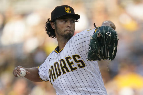 ドジャース戦に先発して力投するパドレス・ダルビッシュ有投手(AP)