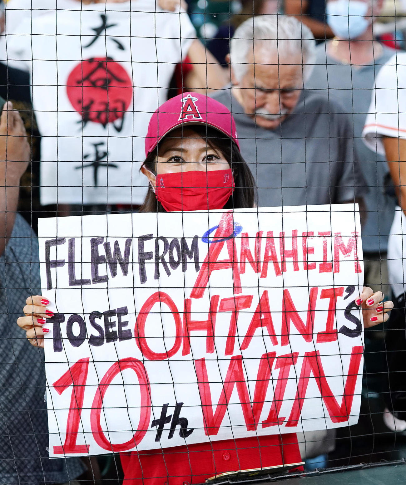 アストロズ戦に先発するエンゼルス大谷に声援を送るファン（撮影・菅敏）