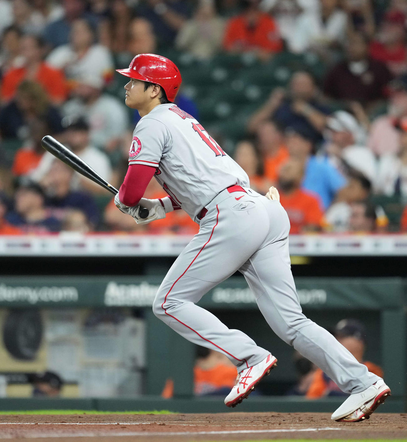 10日、アストロズ戦で44号を放つエンゼルス大谷