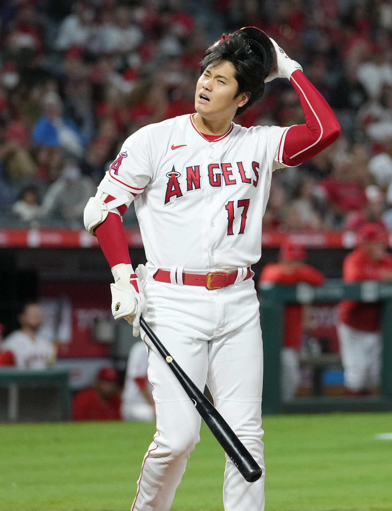 エンゼルス対アスレチックス　4回裏エンゼルス1死、空振りし厳しい表情を見せるエンゼルス大谷（撮影・菅敏）