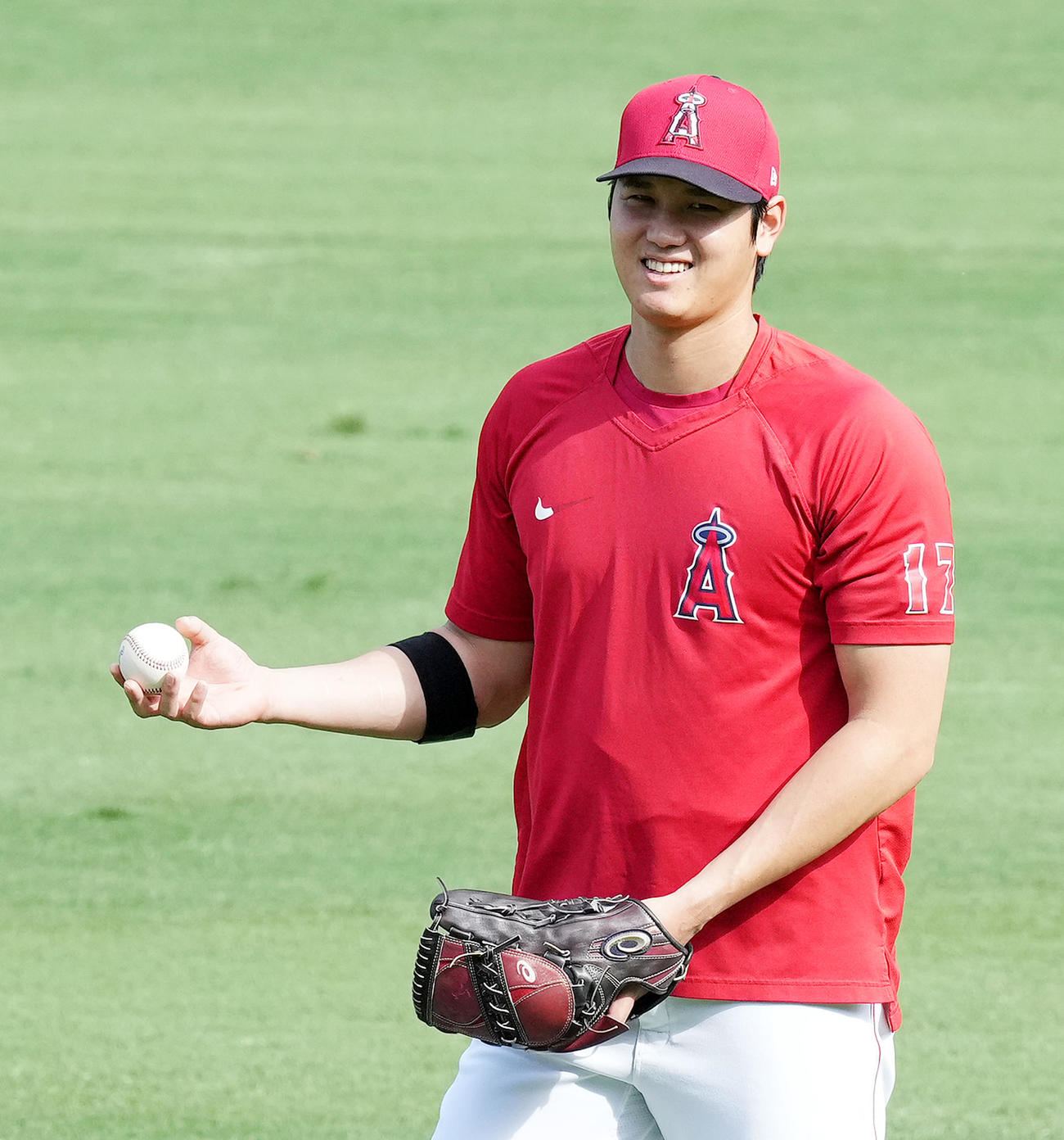 試合前、笑顔でキャッチボールをするエンゼルス大谷（撮影・菅敏）