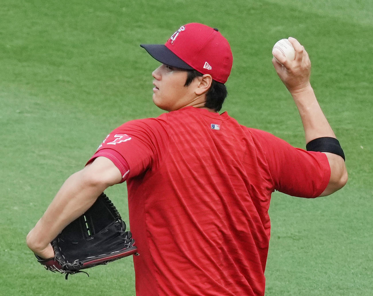 エンゼルス対アストロズ　試合前、キャッチボールで調整するエンゼルス大谷（撮影・菅敏）