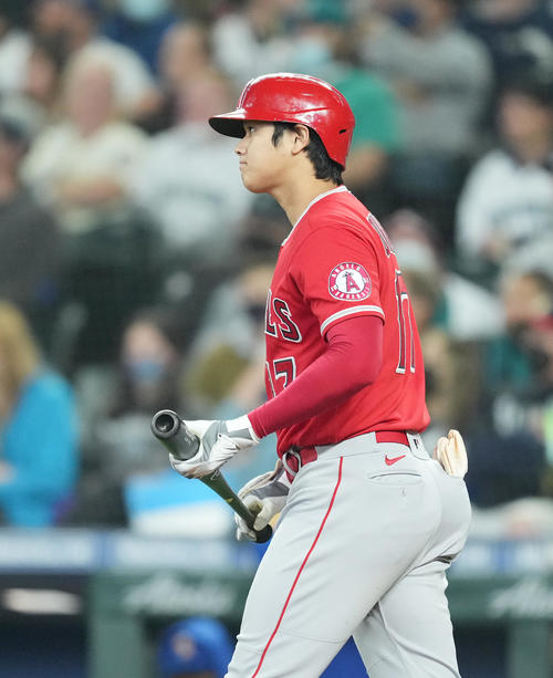 マリナーズ対エンゼルス　5回表エンゼルス2死三塁、申告敬遠を受けるエンゼルス大谷（撮影・菅敏）