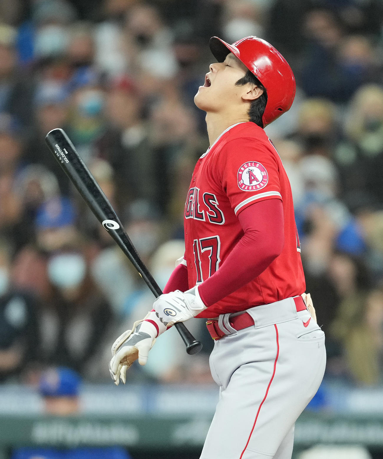 10月3日、マリナーズ戦で空振り三振に倒れるエンゼルス大谷