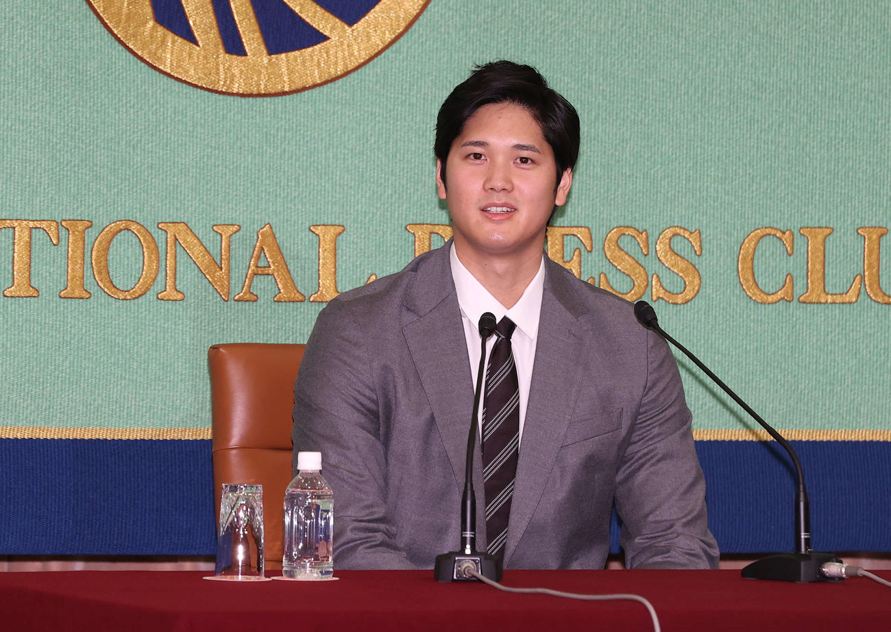 日本記者クラブでの会見に臨んだエンゼルス大谷（撮影・河野匠）