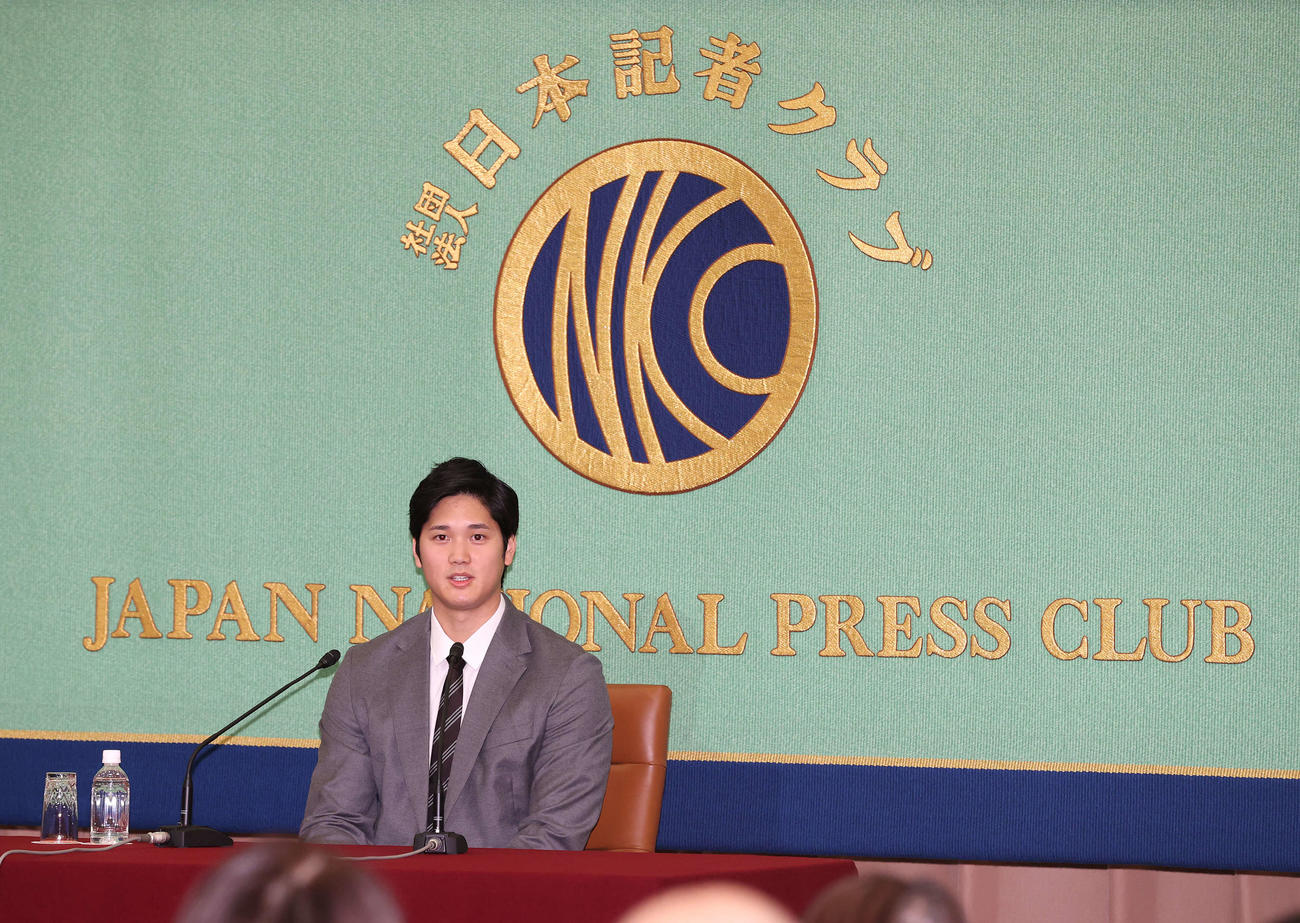 日本記者クラブでの会見に臨んだエンゼルス大谷（撮影・河野匠）