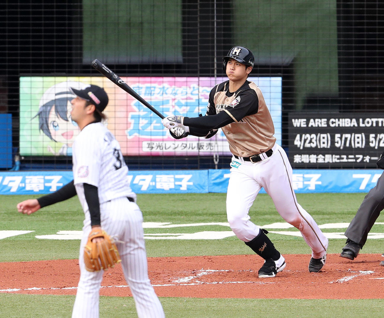 本塁打を放つ日本ハム時代の大谷翔平（2017年4月5日撮影）