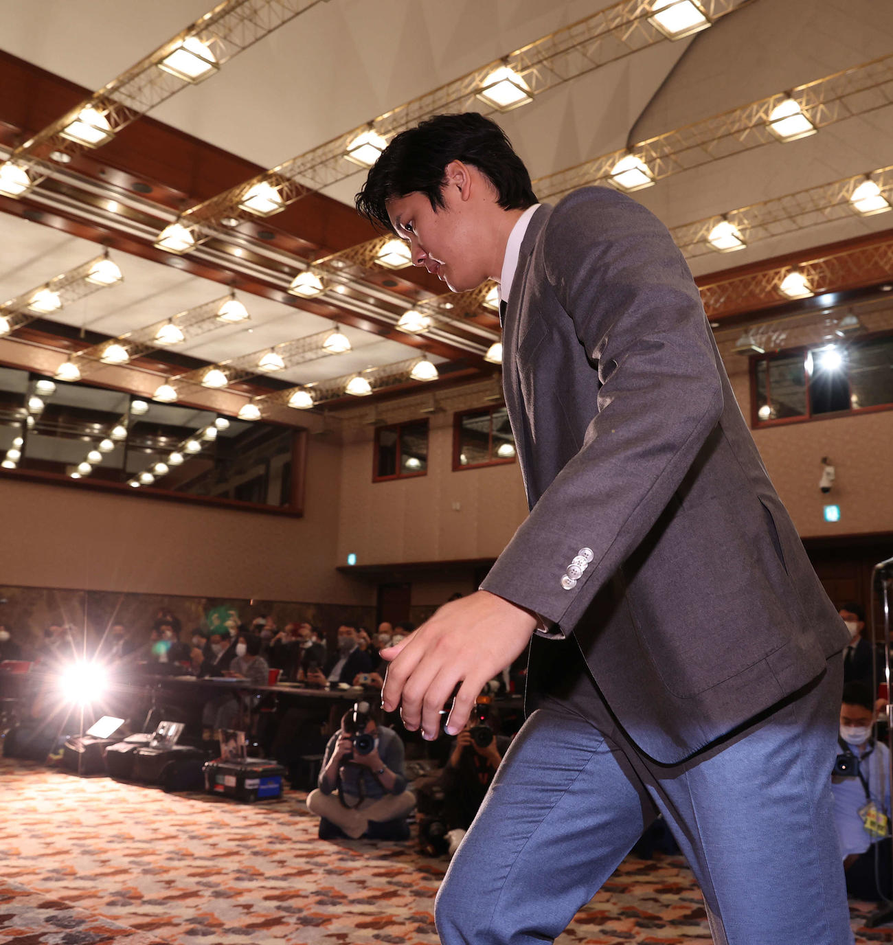 日本記者クラブでの会見に臨んだエンゼルス大谷（撮影・河野匠）