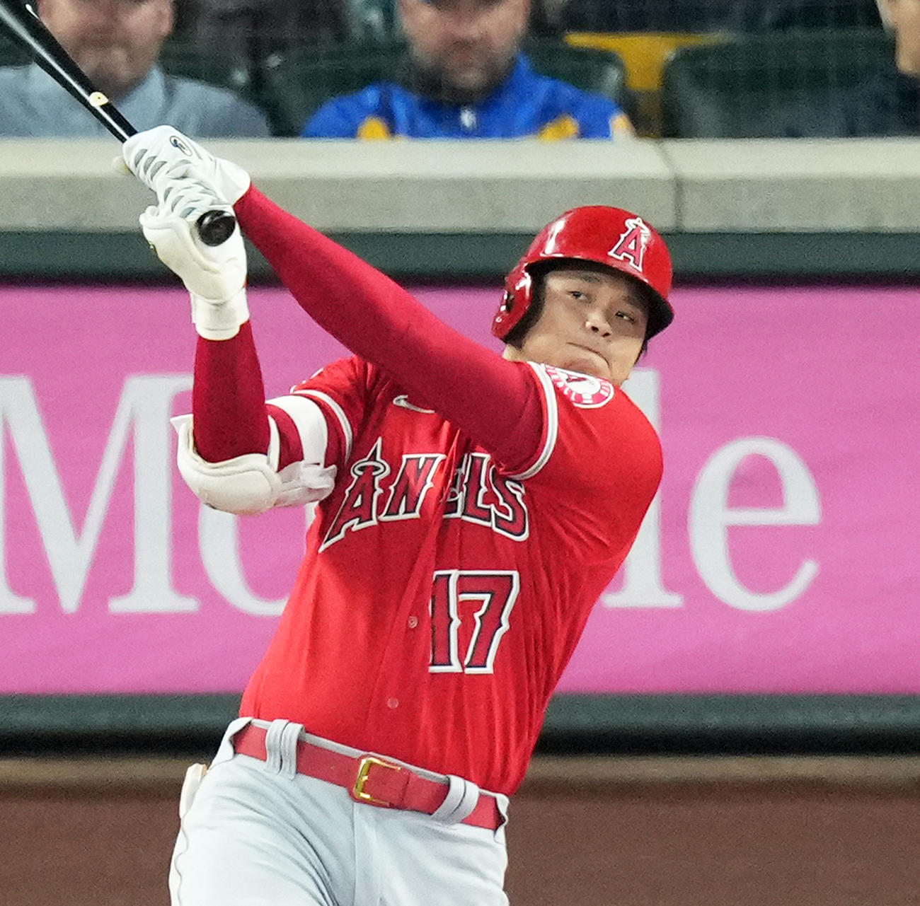 10月3日、46号本塁打を放つ大谷翔平