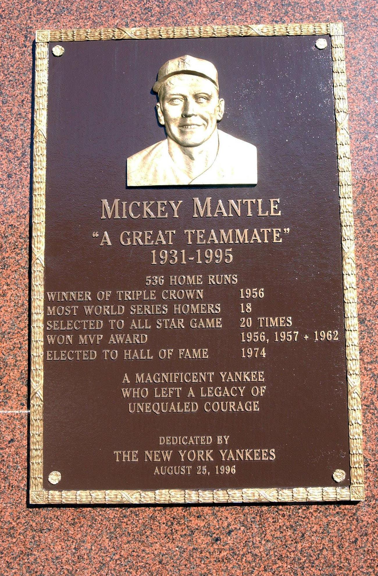 ヤンキースタジアムのレフトスタンドにあるミッキー・マントルのモニュメント（03年01月12日）