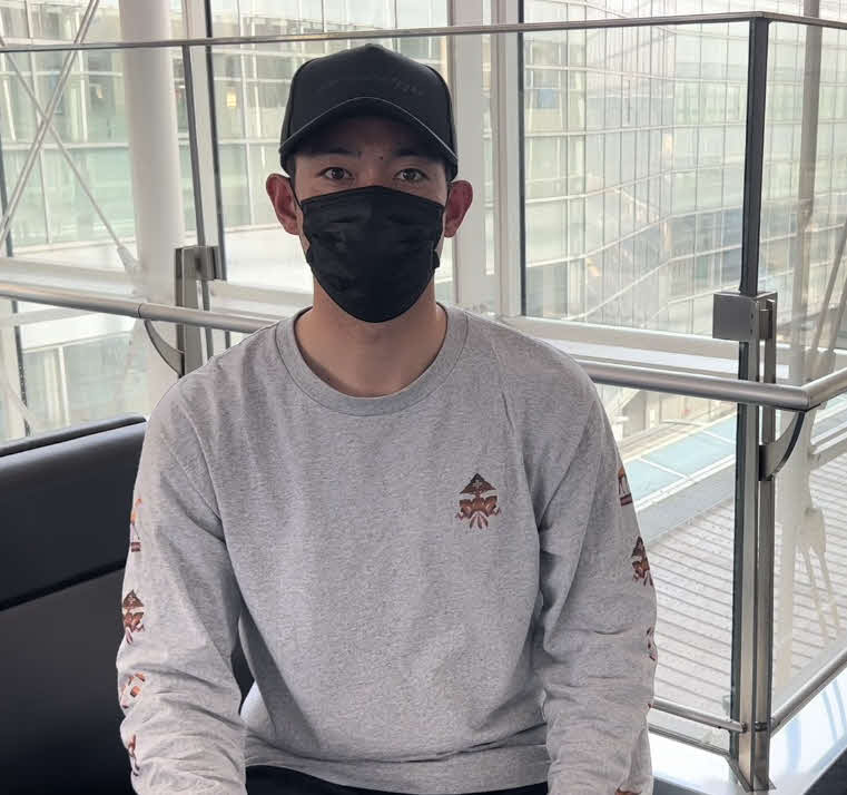 スプリングトレーニングに参加するため羽田空港からアリゾナに向けて出発したレッズ秋山