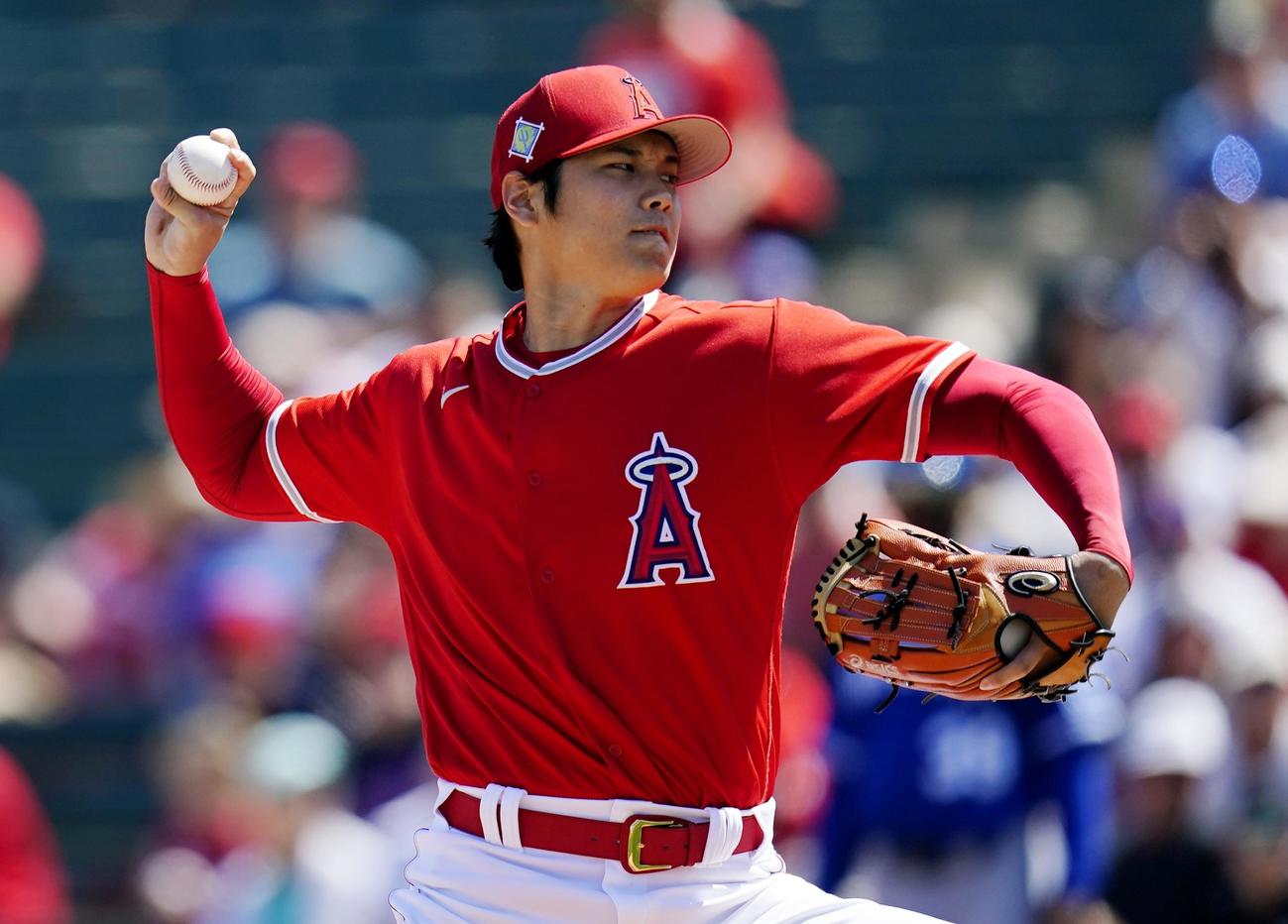 ロイヤルズとのオープン戦で力投するエンゼルス大谷翔平（AP）