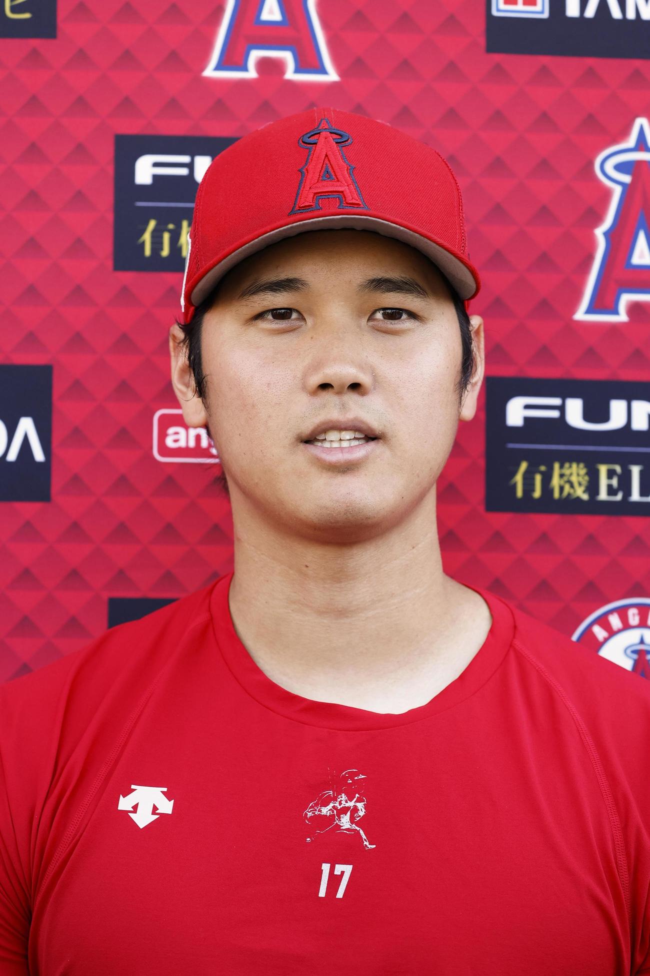 ブルワーズ戦の出場を終え、報道陣に対応するエンゼルス・大谷＝フェニックス（共同）