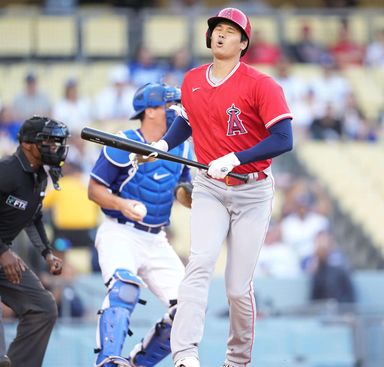 ドジャース対エンゼルス　1回表エンゼルス無死、見逃し三振に倒れ悔しげな表情の大谷（撮影・鈴木みどり）