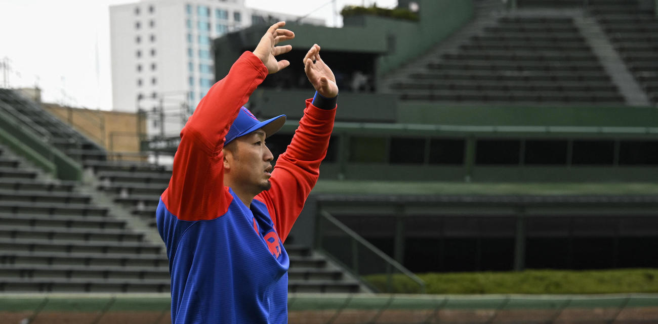 試合前、アップを行うカブス鈴木誠也（ロイター）