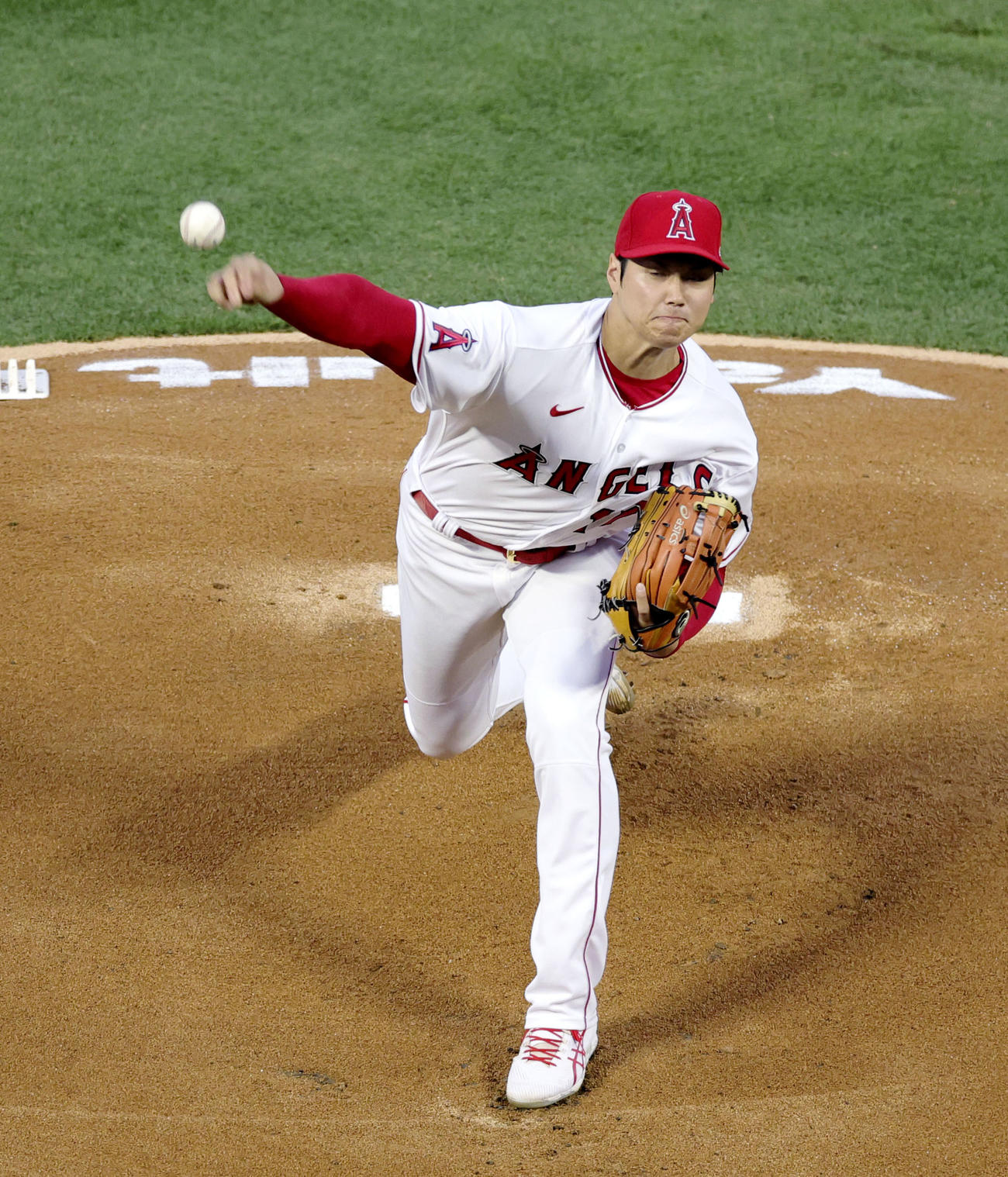 アストロズとの開幕戦に先発するエンゼルス・大谷＝アナハイム（共同）
