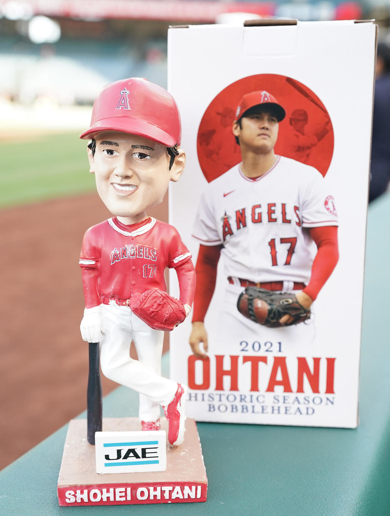 エンゼルス対アストロズ　来場者特典のエンゼルス大谷ボブルヘッド（撮影・鈴木みどり）