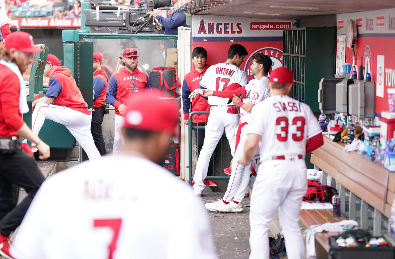 エンゼルス対アストロズ　アストロズに敗れ引き揚げるエンゼルス大谷（撮影・鈴木みどり）
