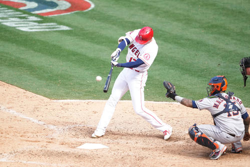 エンゼルス対アストロズ 8回裏エンゼルス無死、左飛に倒れる大谷(撮影・鈴木みどり)