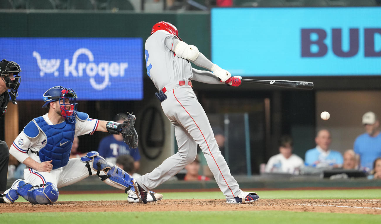 レンジャーズ対エンゼルス　6回表エンゼルス2死一塁、一ゴロに倒れる大谷（撮影・鈴木みどり）