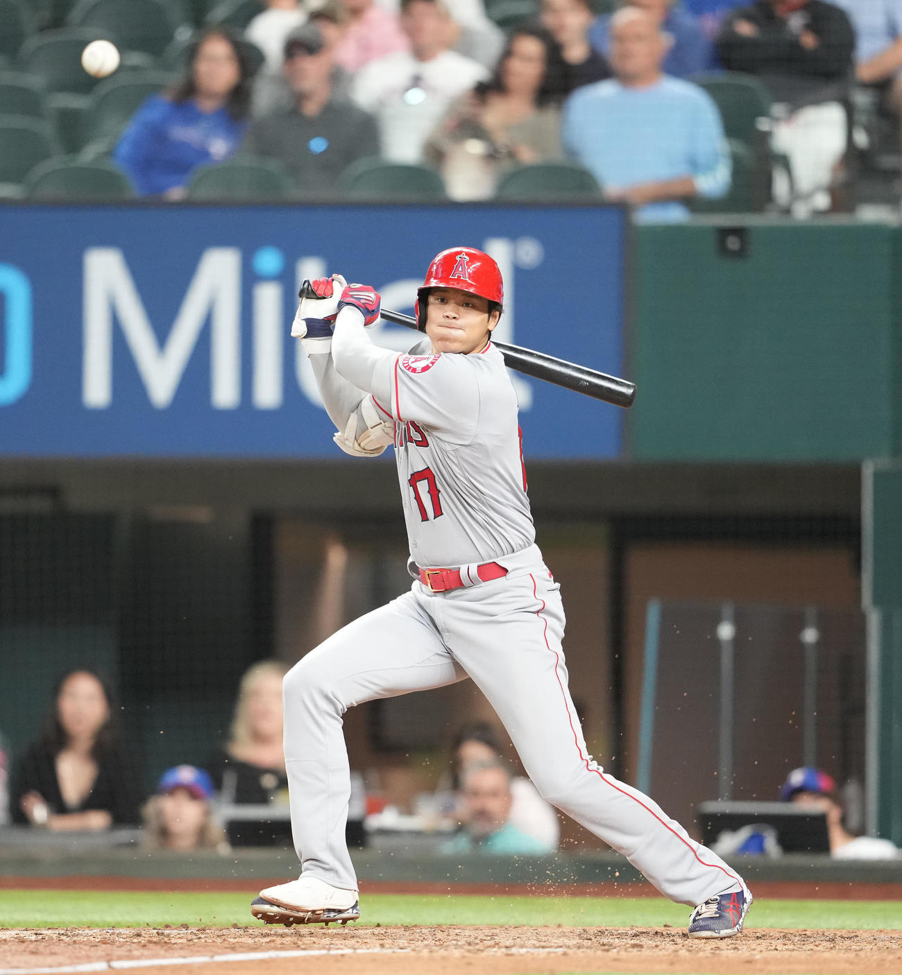 レンジャーズ対エンゼルス　7回表エンゼルス無死、内野安打を放つ大谷（撮影・鈴木みどり）