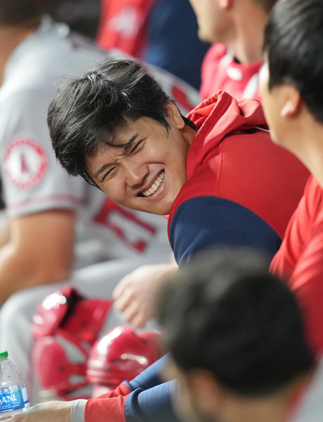レンジャーズ対エンゼルス　ベンチで笑顔のエンゼルス大谷（撮影・鈴木みどり）
