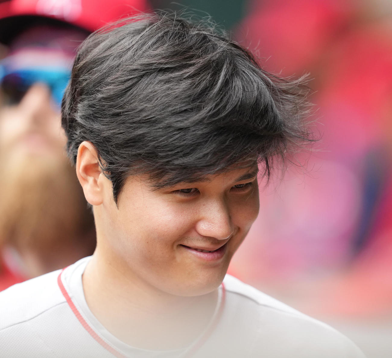 レンジャーズ対エンゼルス　ベンチで笑顔のエンゼルス大谷（撮影・鈴木みどり）