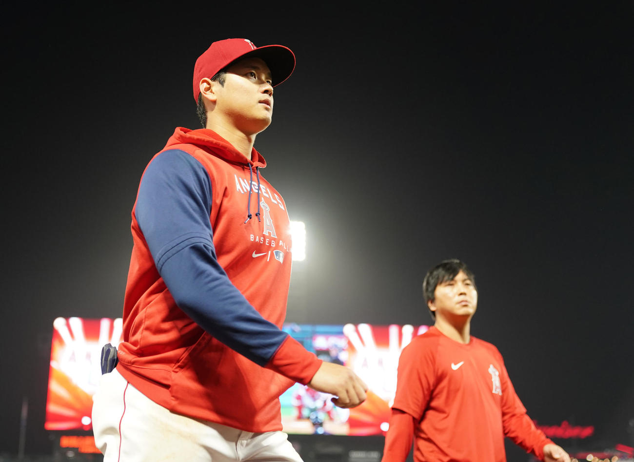 エンゼルス対ガーディアンズ　ヒーローインタビューを終え引き揚げるエンゼルス大谷（撮影・鈴木みどり）