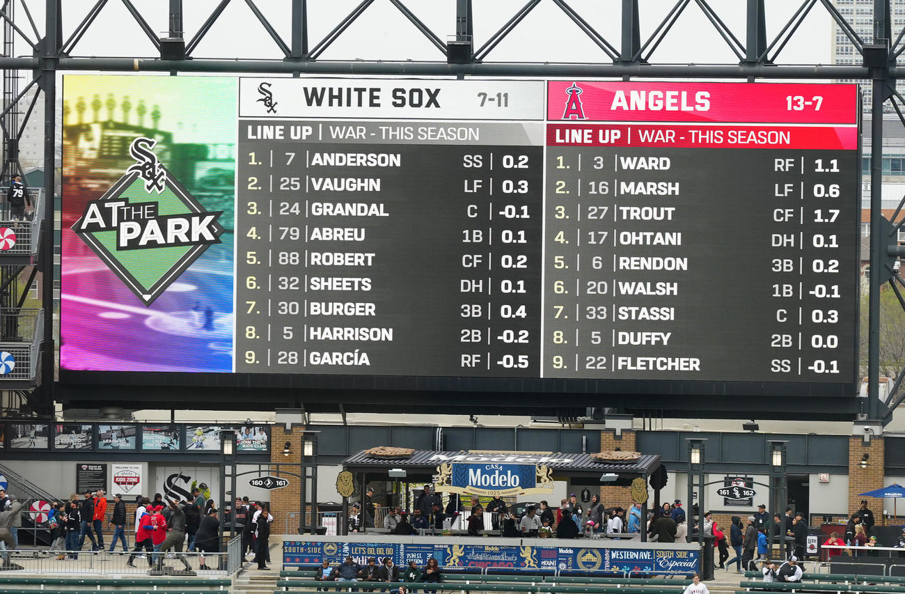 ホワイトソックス対エンゼルス　試合前、エンゼルス大谷が4番指名打者で先発出場を伝える電光掲示板（撮影・江口和貴）