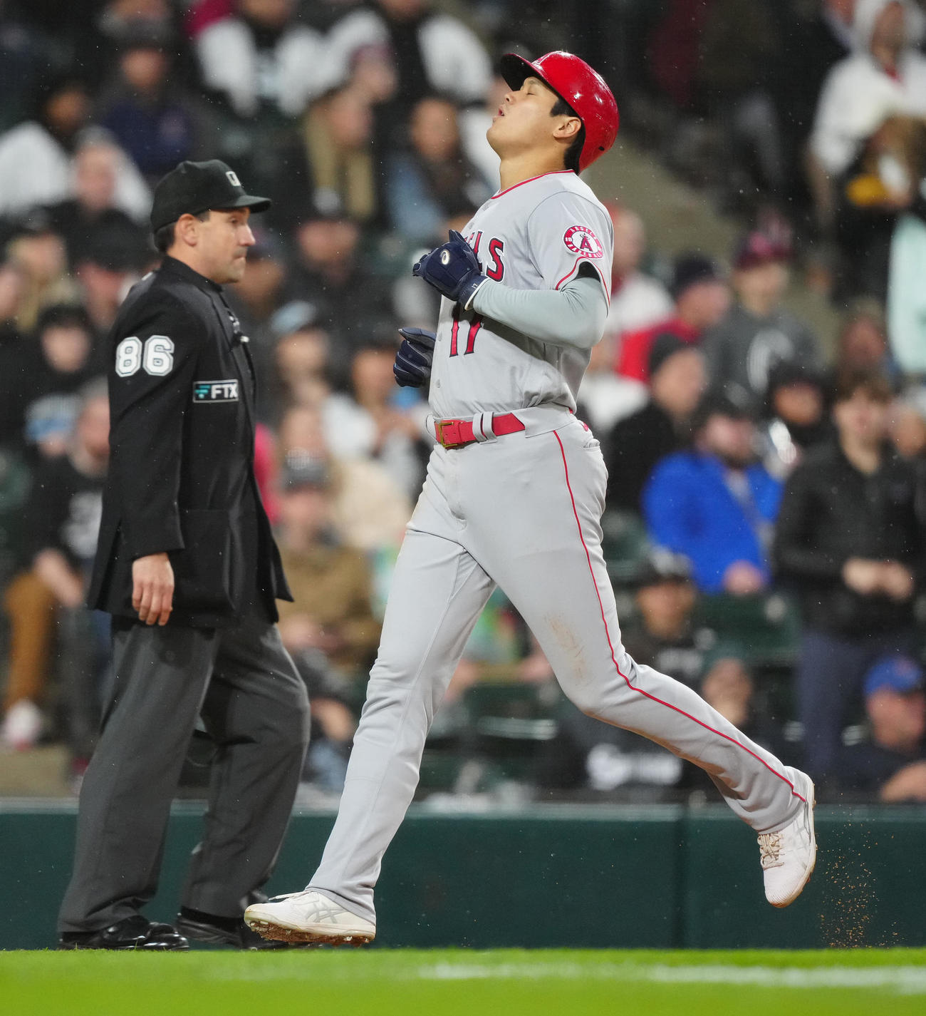 ホワイトソックス対エンゼルス　6回表エンゼルス2死一塁、レンドンの適時二塁打で生還する走者大谷（撮影・江口和貴）