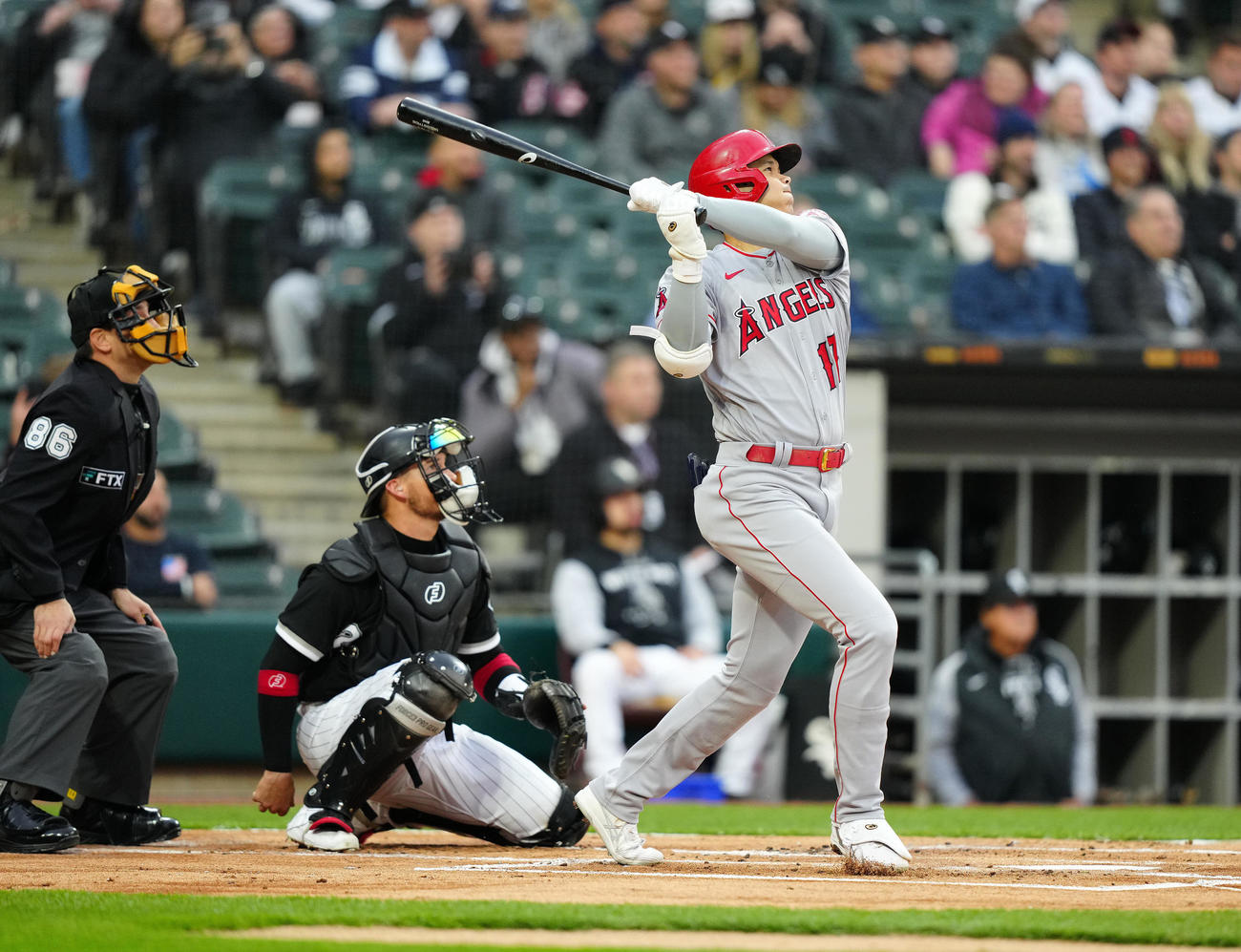 ホワイトソックス対エンゼルス　1回表エンゼルス2死、ソロ本塁打を放つ大谷（撮影・江口和貴）